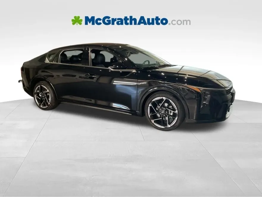 2025 Kia K4 GT-Line photo 1