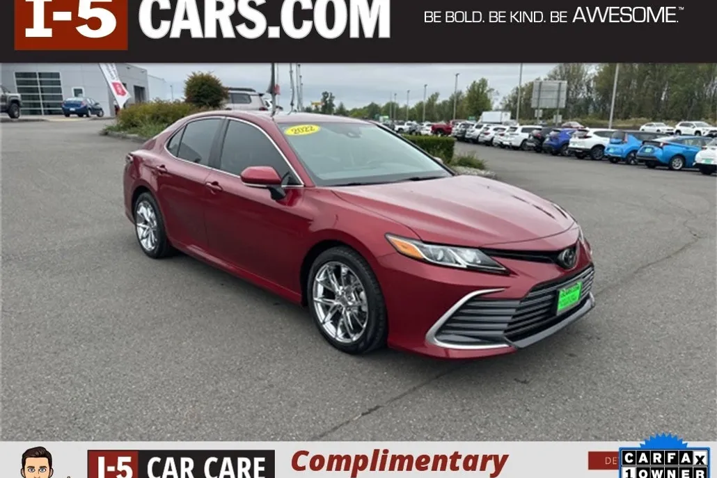2022 Toyota Camry LE photo 1
