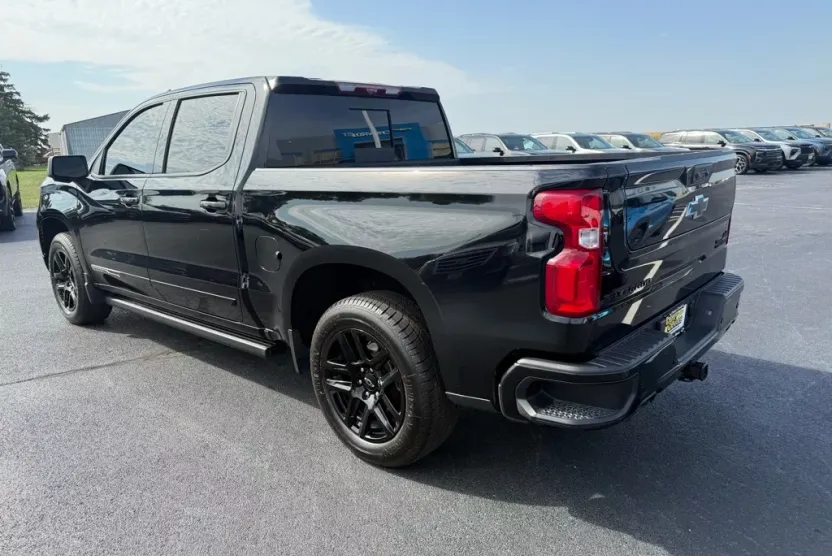 2024 Chevrolet Silverado 1500 High Country photo 1