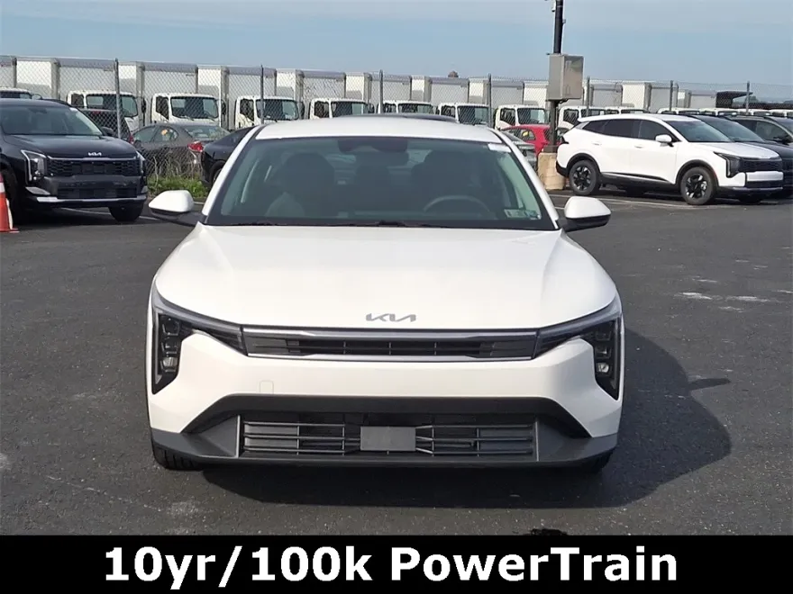 2025 Kia K4 LXS photo 1