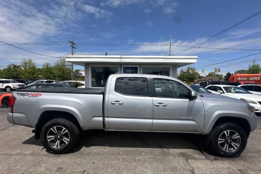 2016 Toyota Tacoma TRD Sport photo 1