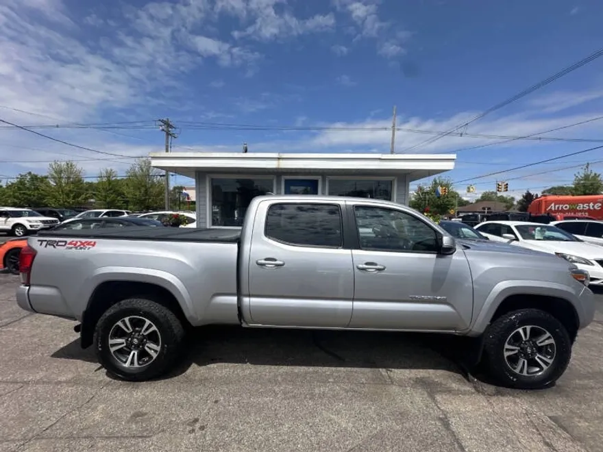 2016 Toyota Tacoma TRD Sport photo 1