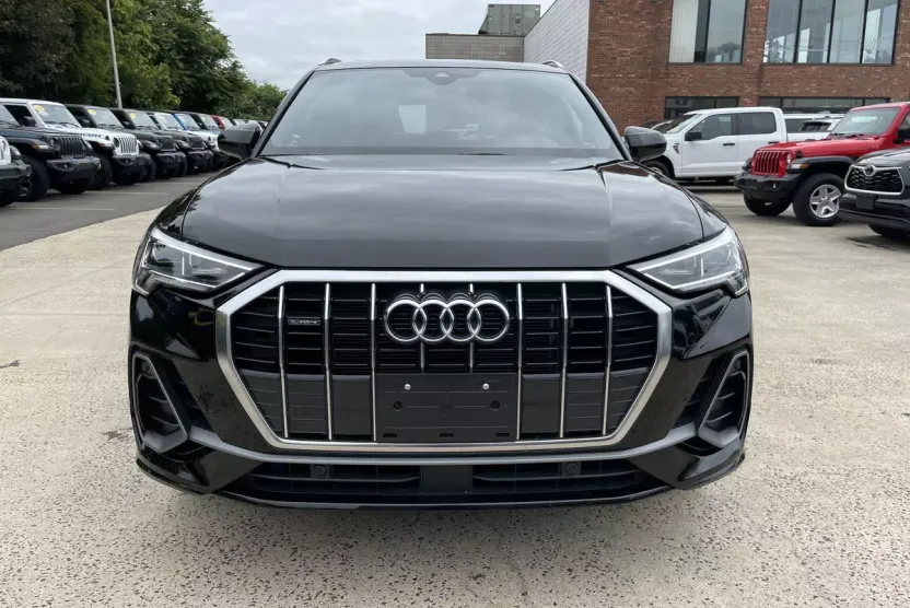 2025 Audi Q3 S line Premium 45 TFSI photo 1