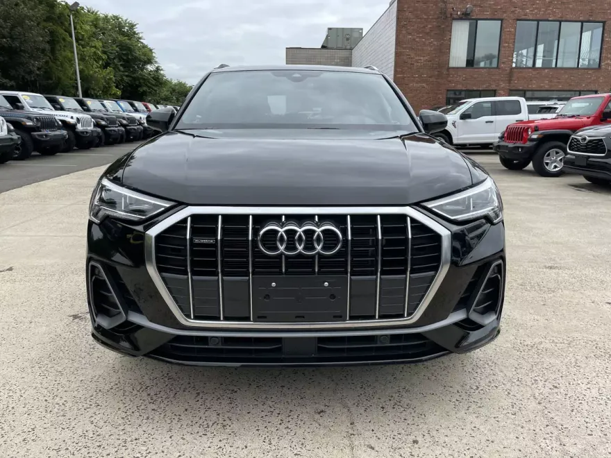2025 Audi Q3 S line Premium 45 TFSI photo 1