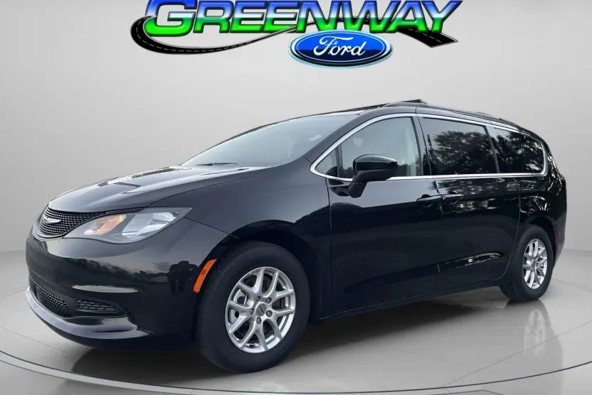 2024 Chrysler Voyager LX photo 1