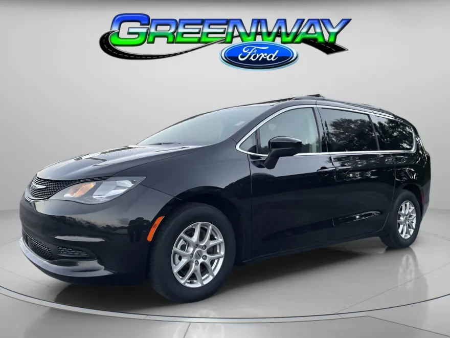 2024 Chrysler Voyager LX photo 1
