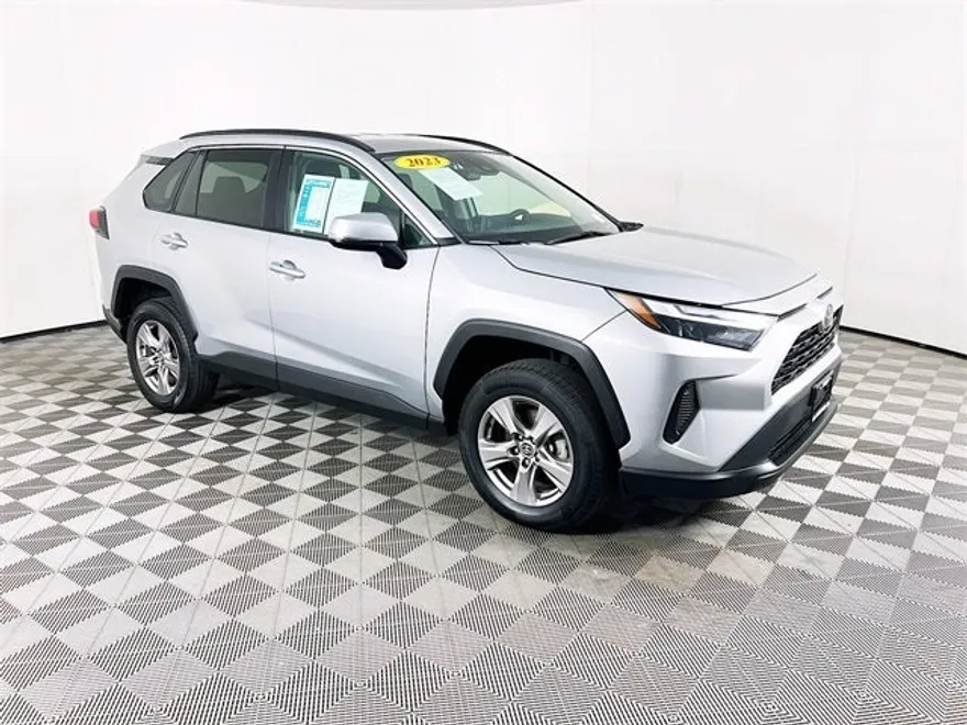 2023 Toyota RAV4 XLE photo 1