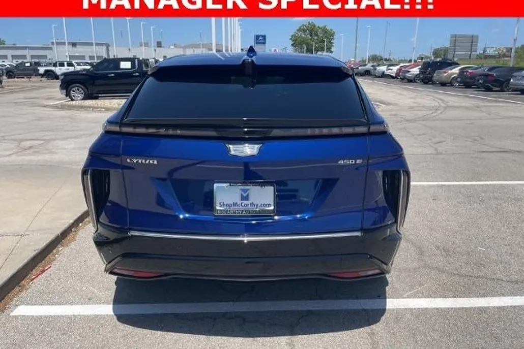 2024 Cadillac Lyriq Luxury photo 1