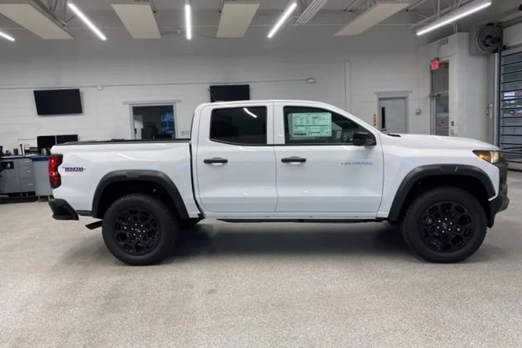 2026 Chevrolet Colorado Trail Boss photo 1