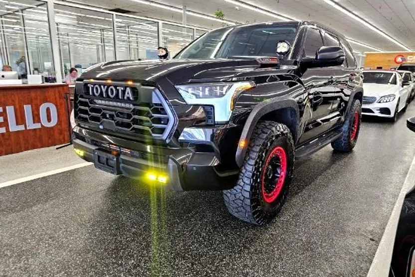 2023 Toyota Sequoia SR5 photo 1