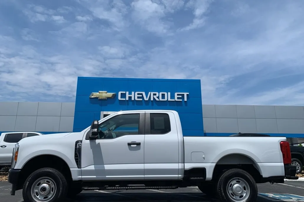 2023 Ford F-350 XL photo 1
