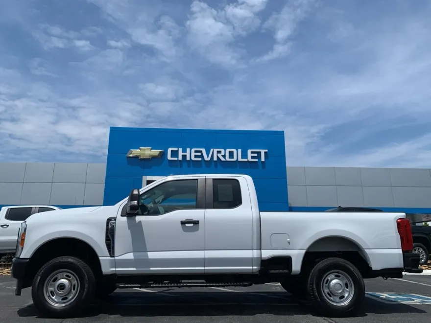 2023 Ford F-350 XL photo 1