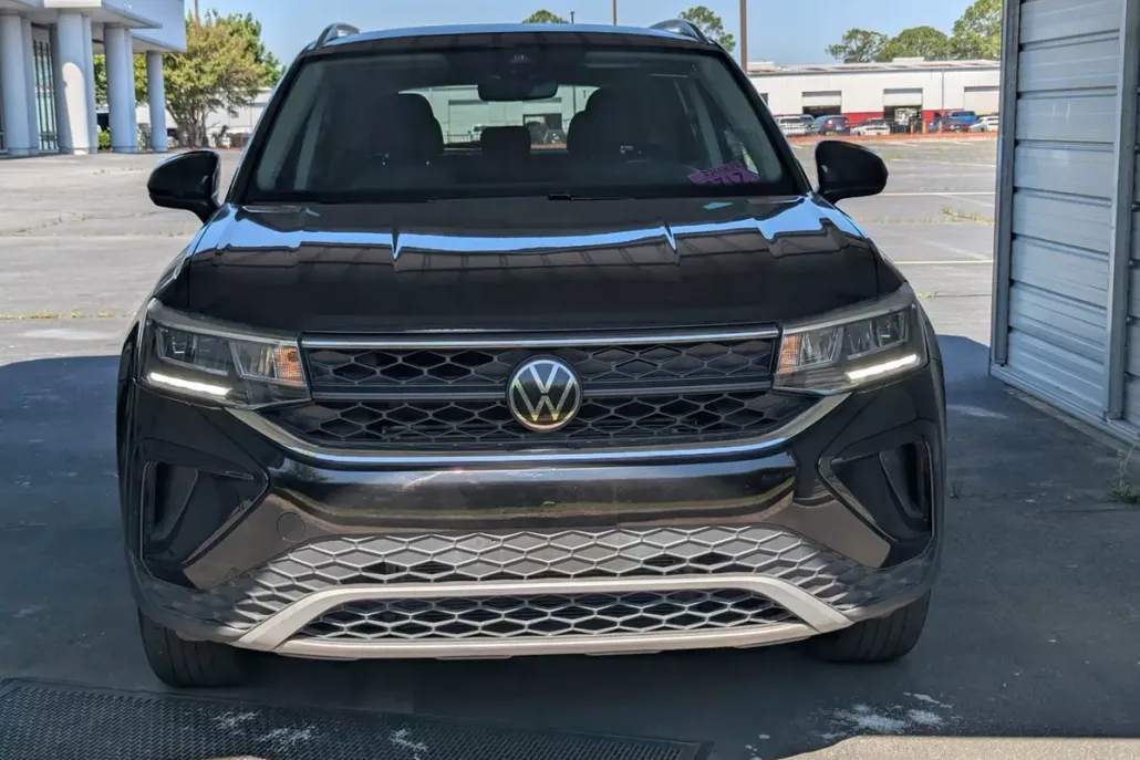 2024 Volkswagen Taos SE photo 1