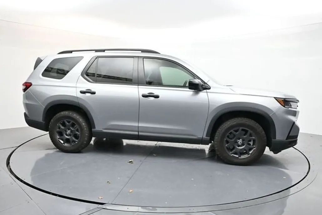 2025 Honda Pilot TrailSport photo 1