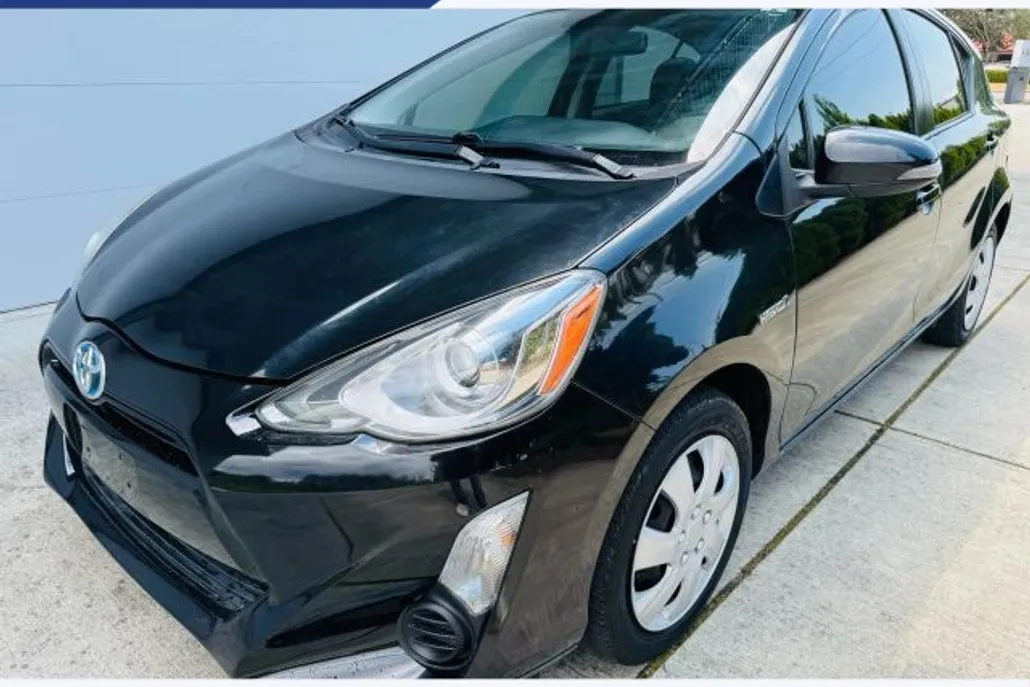 2015 Toyota Prius C Two photo 1