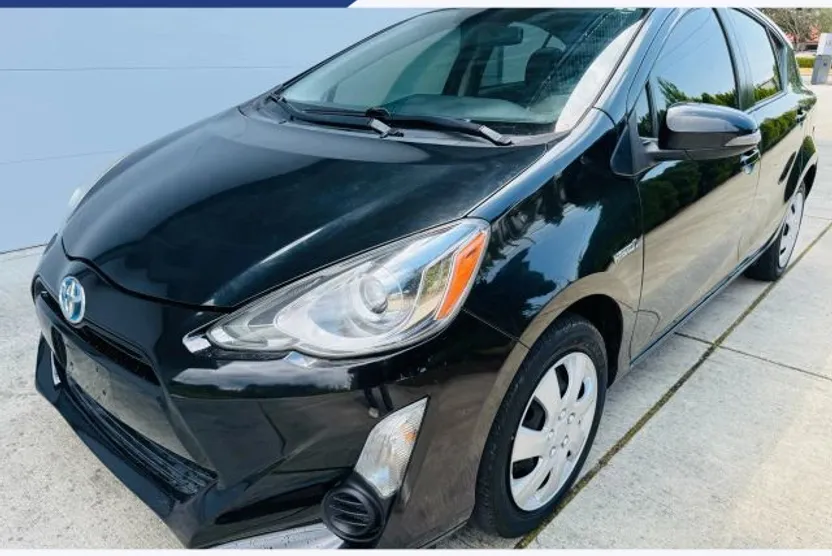 2015 Toyota Prius C Two photo 1