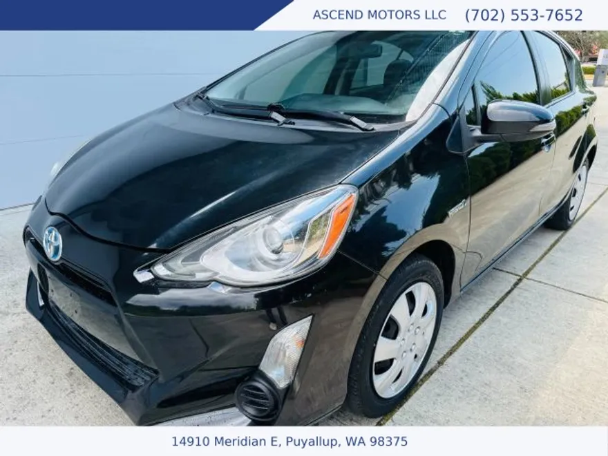 2015 Toyota Prius C Two photo 1