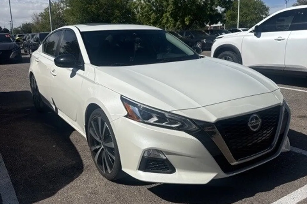 2021 Nissan Altima SR photo 1