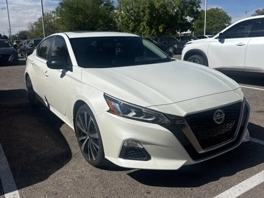 2021 Nissan Altima SR photo 1