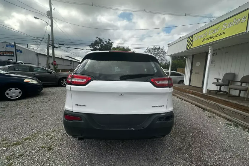 2015 Jeep Cherokee Sport photo 1