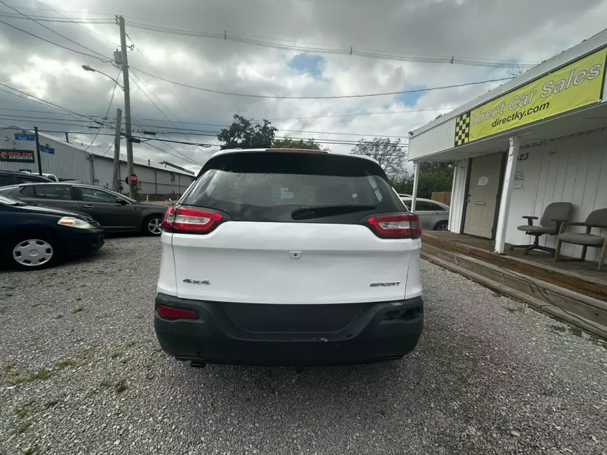 2015 Jeep Cherokee Sport photo 1