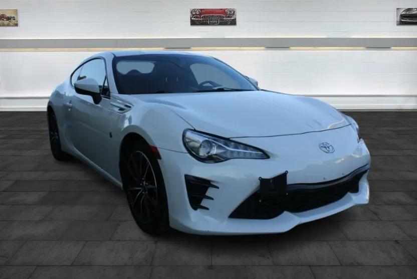 2017 Toyota GR86 Base photo 1