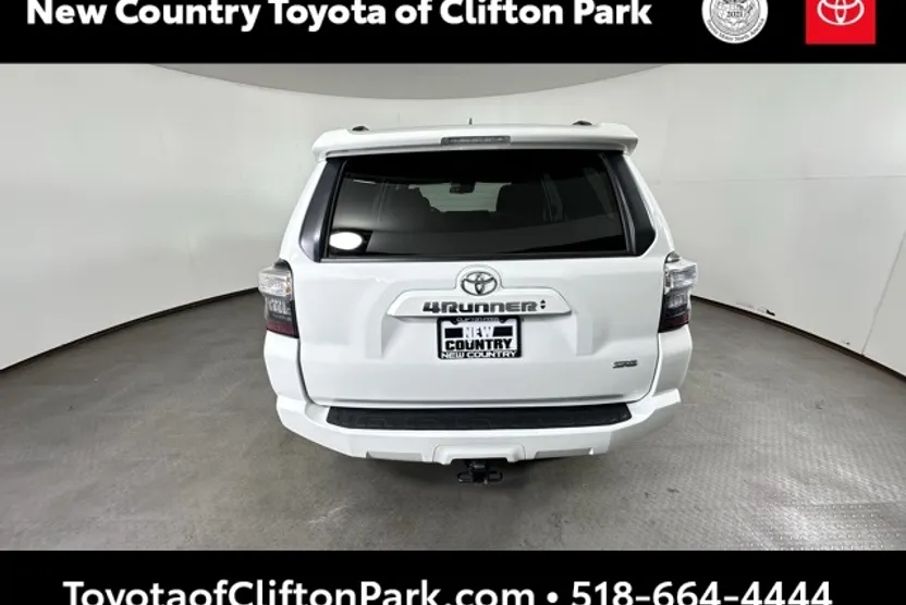 2022 Toyota 4Runner SR5 4WD photo 1