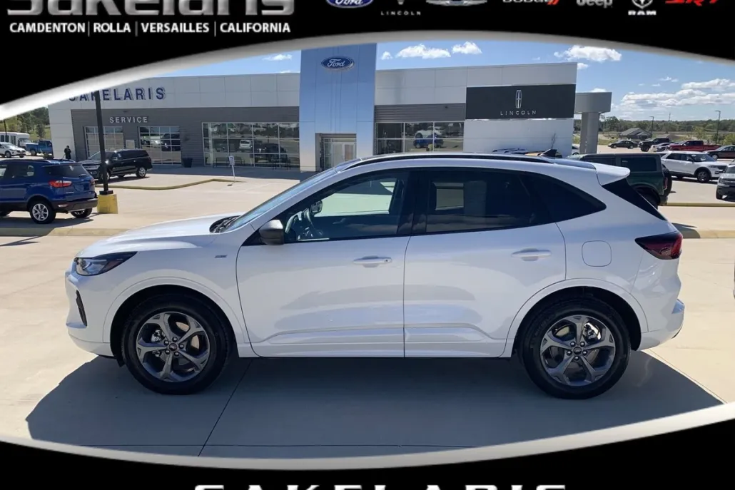 2023 Ford Escape ST-Line photo 1