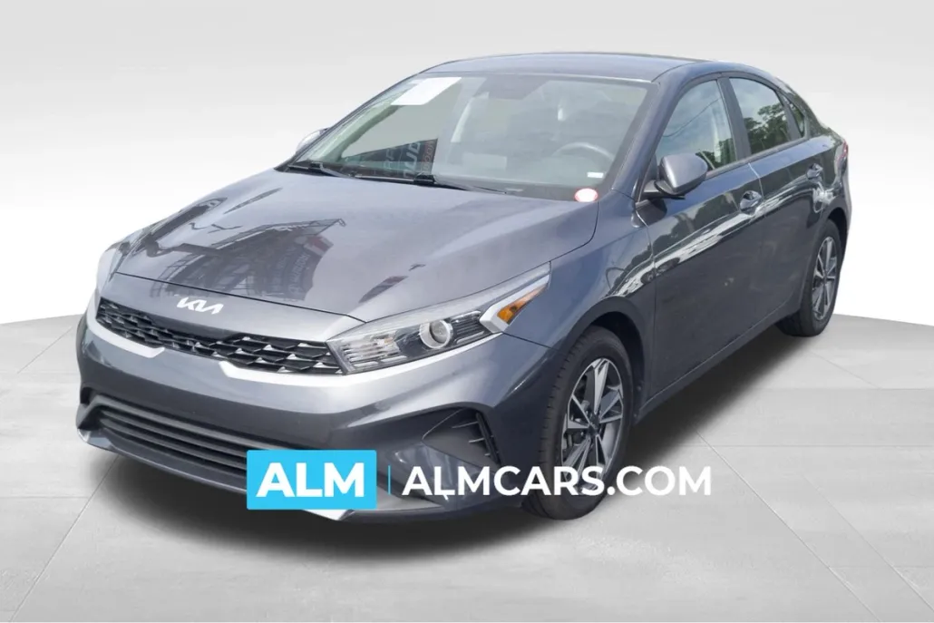 2023 Kia Forte LXS photo 1