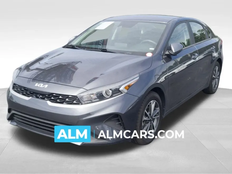 2023 Kia Forte LXS photo 1