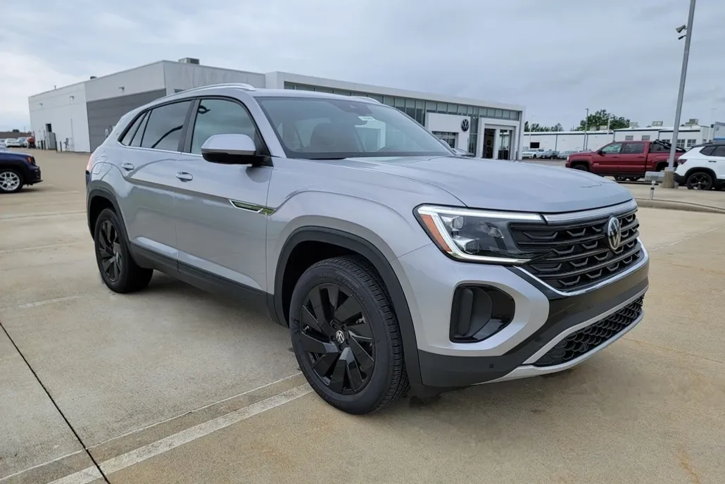 2025 Volkswagen Atlas Cross Sport SE Technology photo 1