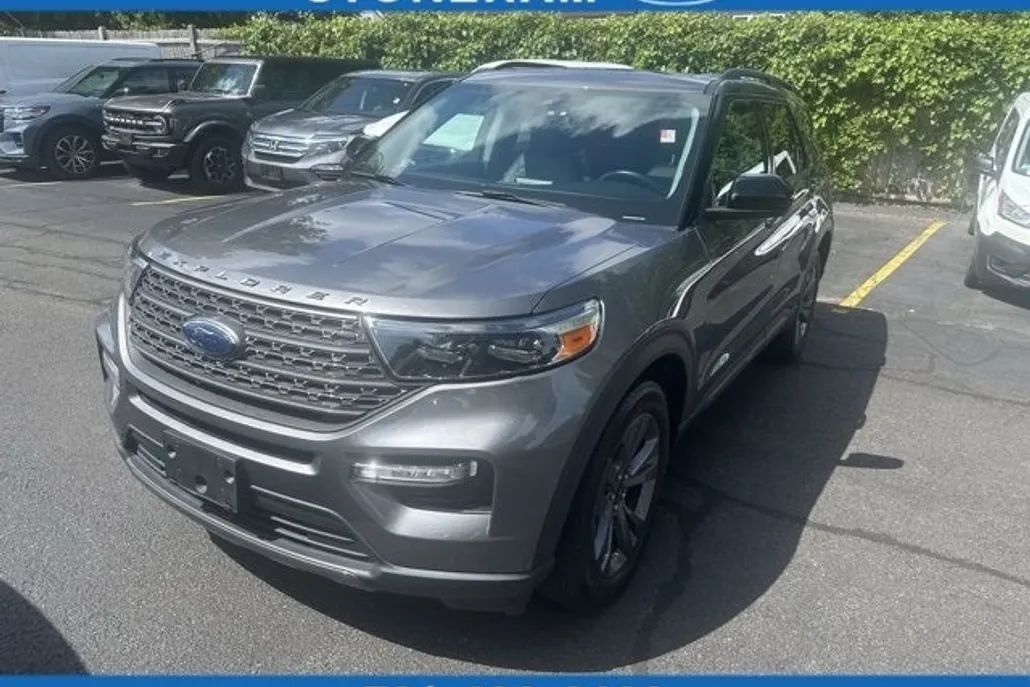 2022 Ford Explorer XLT Sport photo 1