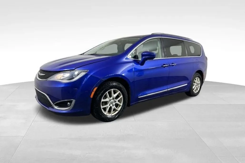 2020 Chrysler Pacifica Touring L photo 1