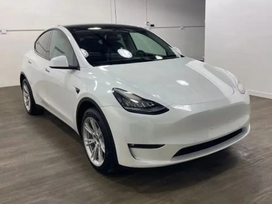 2022 Tesla Model Y Long Range photo 1