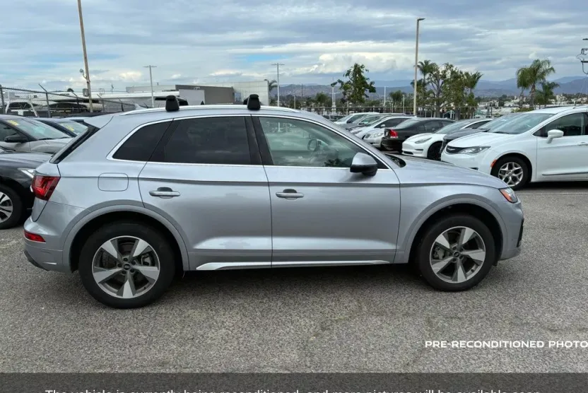 2022 Audi Q5 40 Premium Plus photo 1