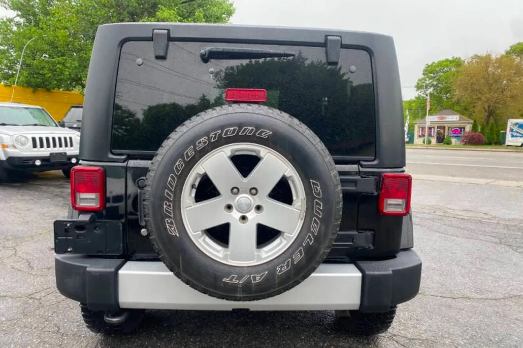 2012 Jeep Wrangler Sahara photo 1