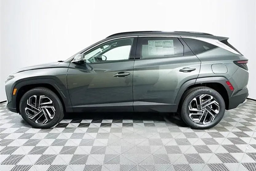 2025 Hyundai Tucson Hybrid Limited photo 1