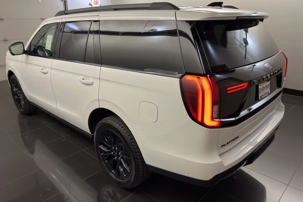 2025 Ford Expedition Platinum photo 1