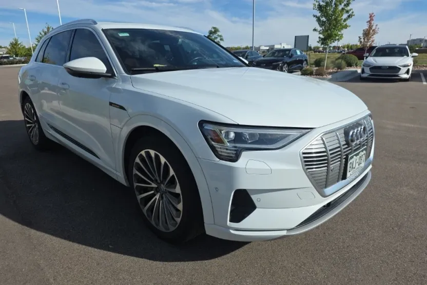 2019 Audi e-tron Prestige photo 1