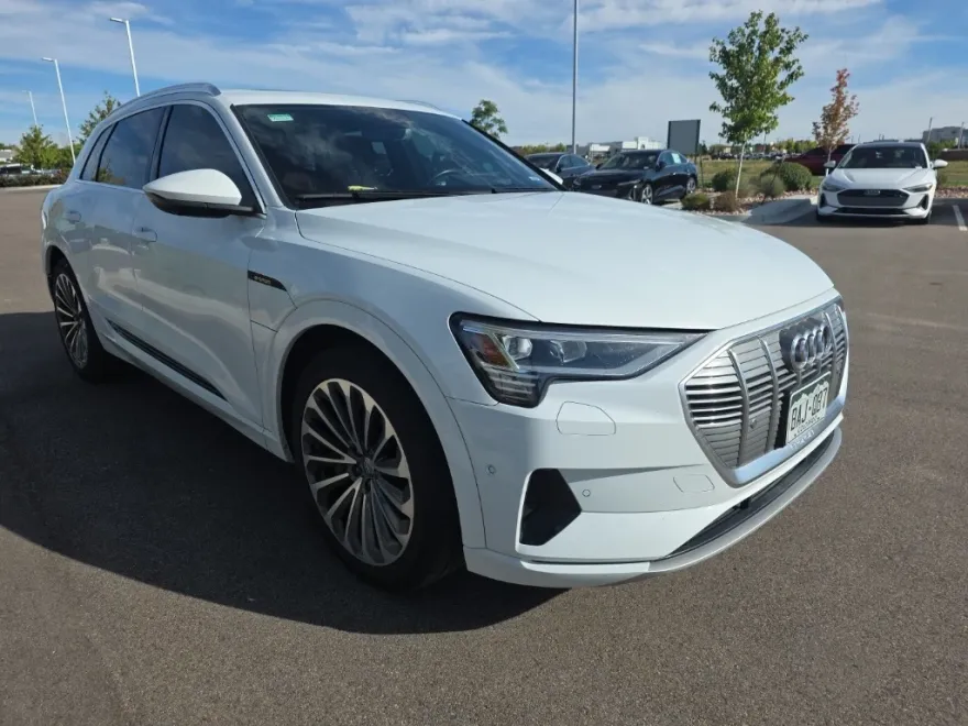2019 Audi e-tron Prestige photo 1