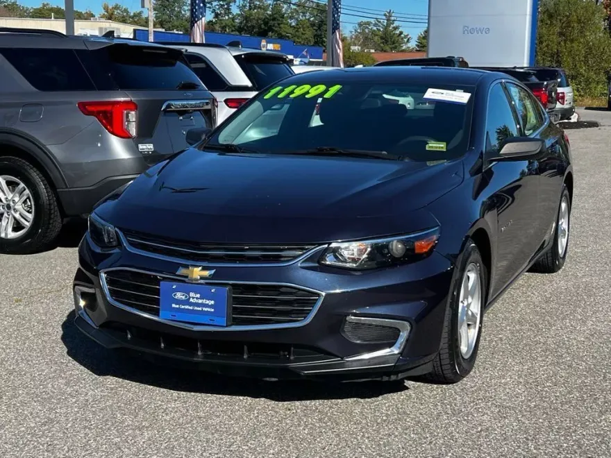 2017 Chevrolet Malibu photo 1