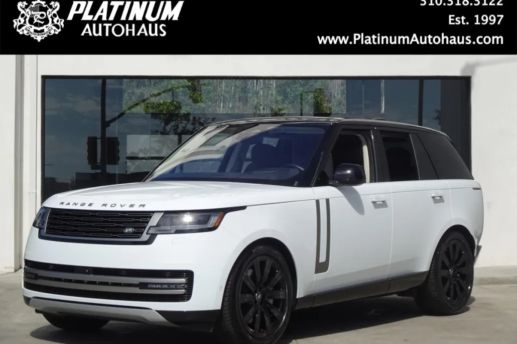 2023 Land Rover Range Rover SE photo 1