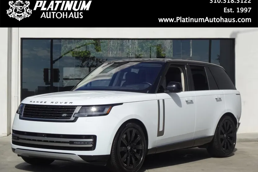 2023 Land Rover Range Rover SE photo 1