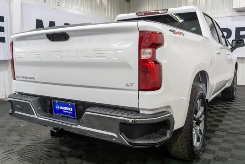 2026 Chevrolet Silverado 1500 LT photo 1