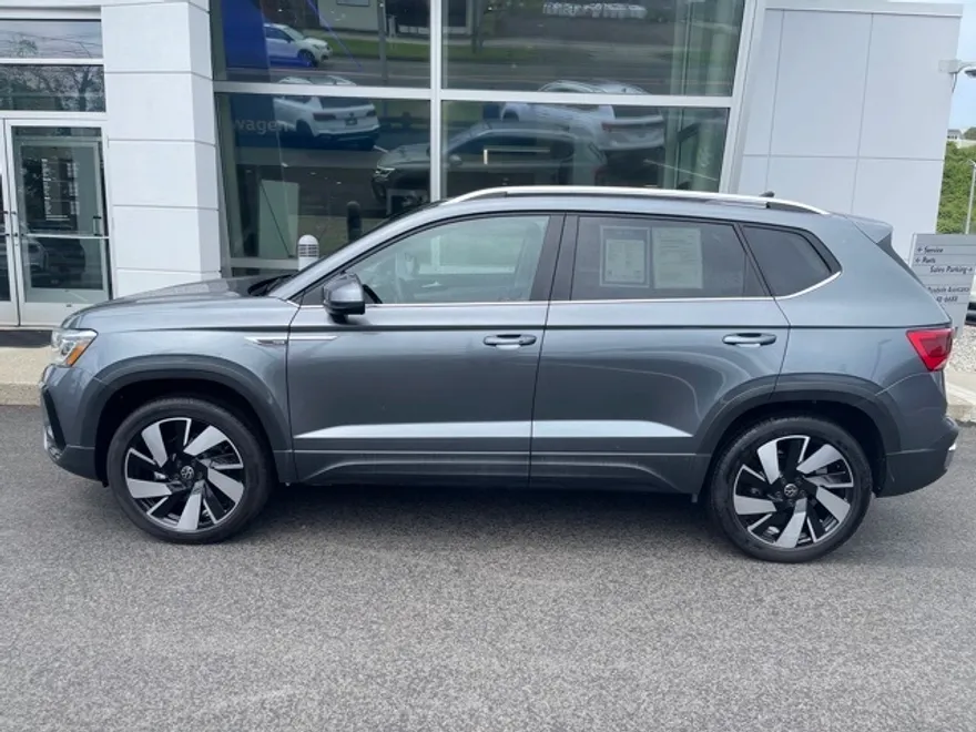 2024 Volkswagen Taos SEL photo 1
