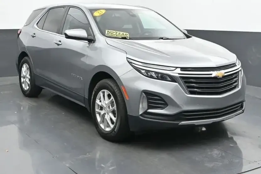 2023 Chevrolet Equinox LT photo 1