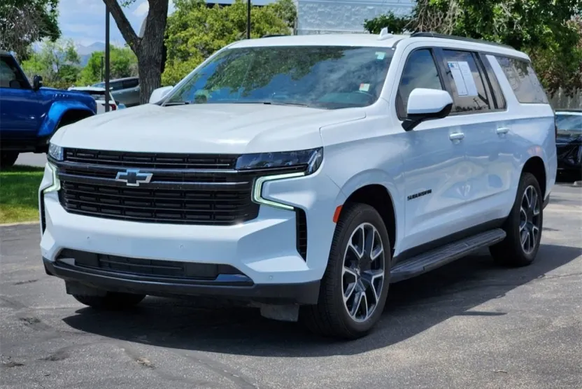 2023 Chevrolet Suburban RST photo 1