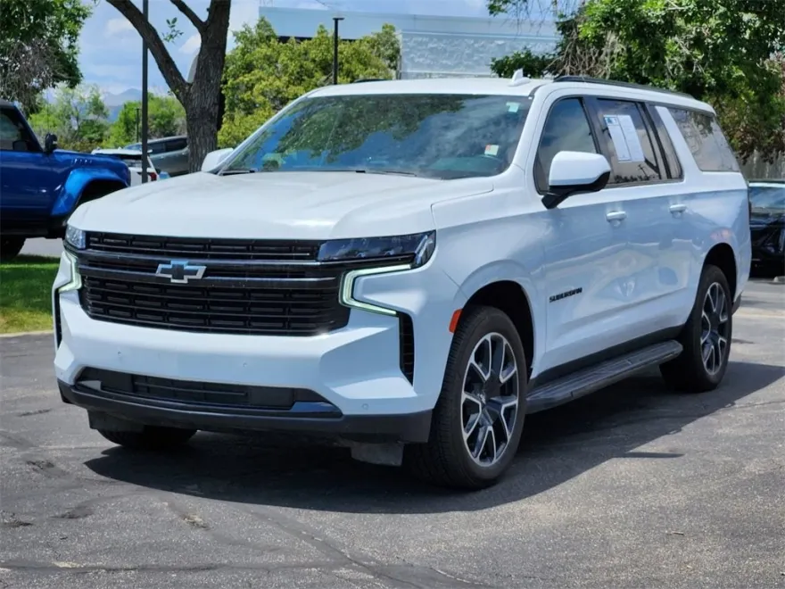 2023 Chevrolet Suburban RST photo 1