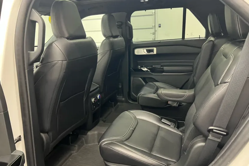 2021 Ford Explorer ST photo 1