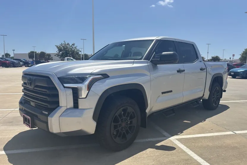 2025 Toyota Tundra SR5 photo 1